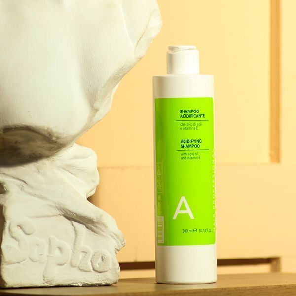 Шампунь для окрашенных волос Vitael Colored Hair Acidifying Shampoo 300 мл Витаель стабилизация цвета, бережное очищение и защита от потери блеска VTL0003 фото