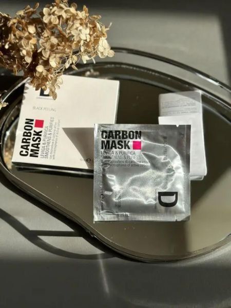 Карбонова маска з активованим вугіллям для обличчя Dermophisiologique Black Peeling Carbon Mask 10 мл 579 фото