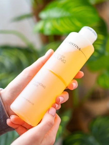 Балансирующий тоник Кристина Christina Forever Young Balancing Toner pH 3,3&ndash;3,7 300 мл &mdash; восстановление кислотно-щелочного баланса, бережное обновление и тонизирование кожи CHR208 фото