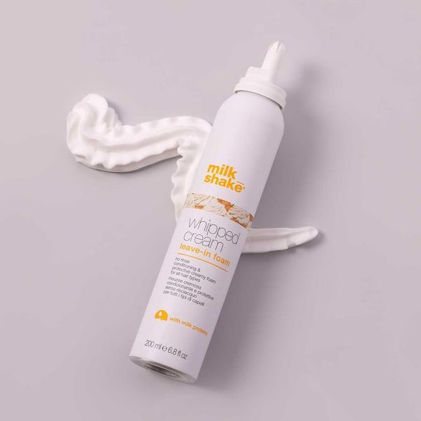Зволожуюча незмивна крем-пінка Milk_Shake Whipped Cream Leave-in Foam 200 мл для сухого ламкого волосся 1257045 фото